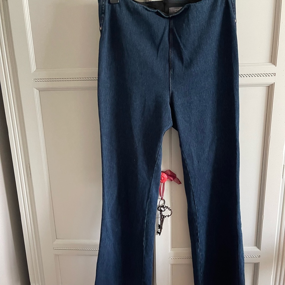 Lysse baby blue cut jeans with stretch. Pull on jeans that are so comfortable!